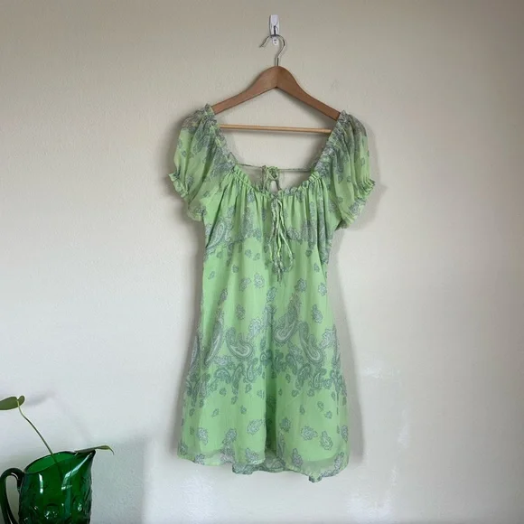 urban outfitters green paisley dress Hunter Green Boho Paisley Button Down Midi Dress main image 0